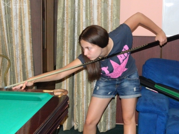 Маша дала серьезный бой мужикам Маша дала серьезный бой мужикам